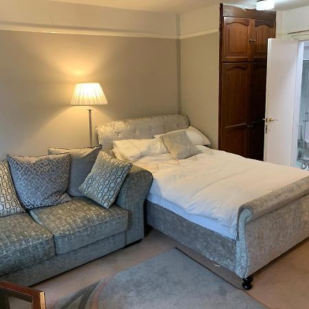 Отель Debbie'S Digs Ашфорд Экстерьер фото