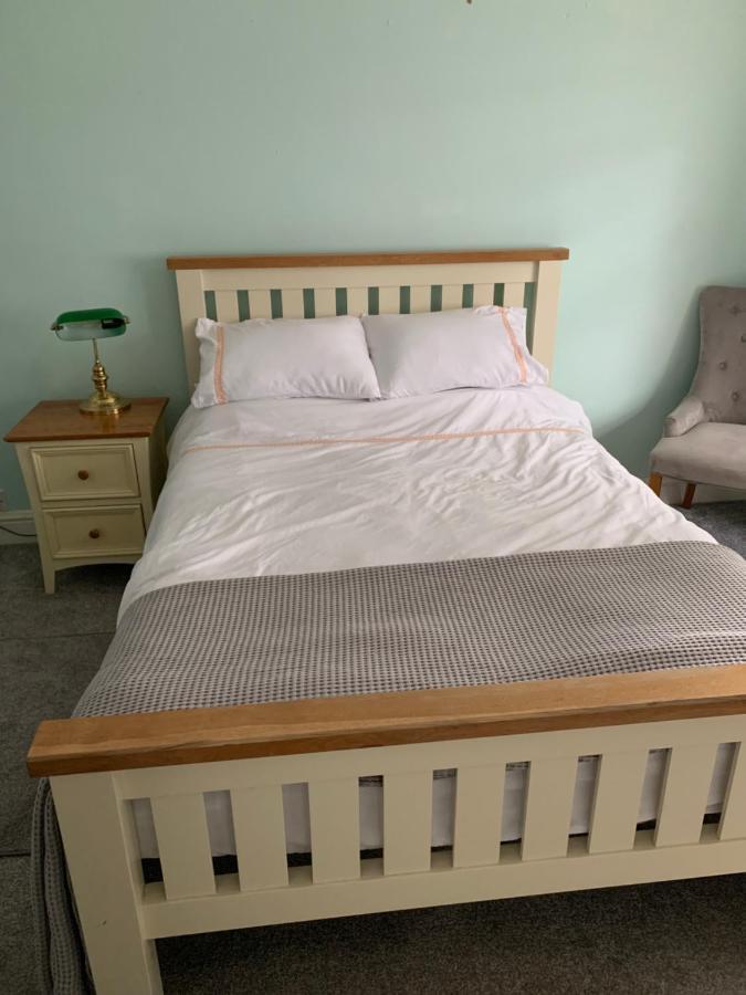 Отель Debbie'S Digs Ашфорд Экстерьер фото
