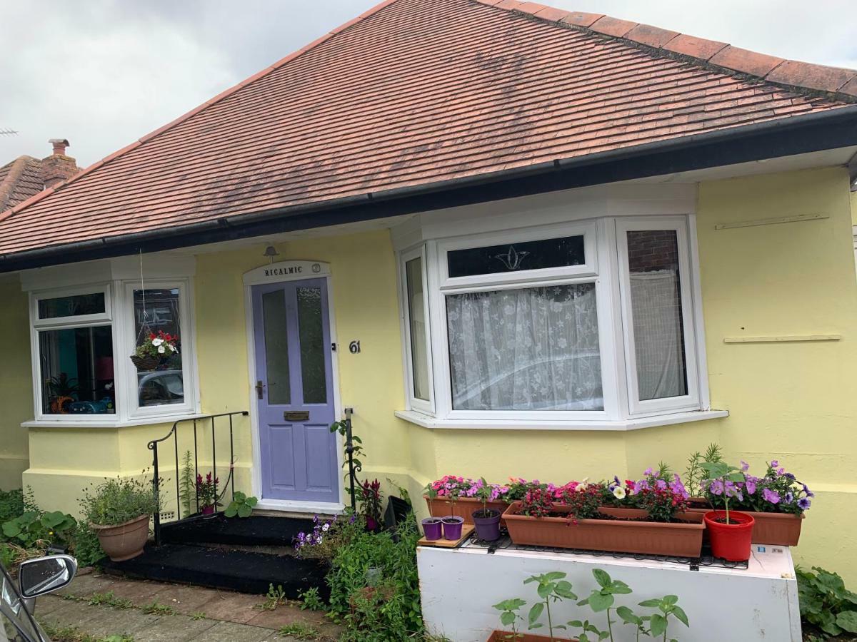 Отель Debbie'S Digs Ашфорд Экстерьер фото