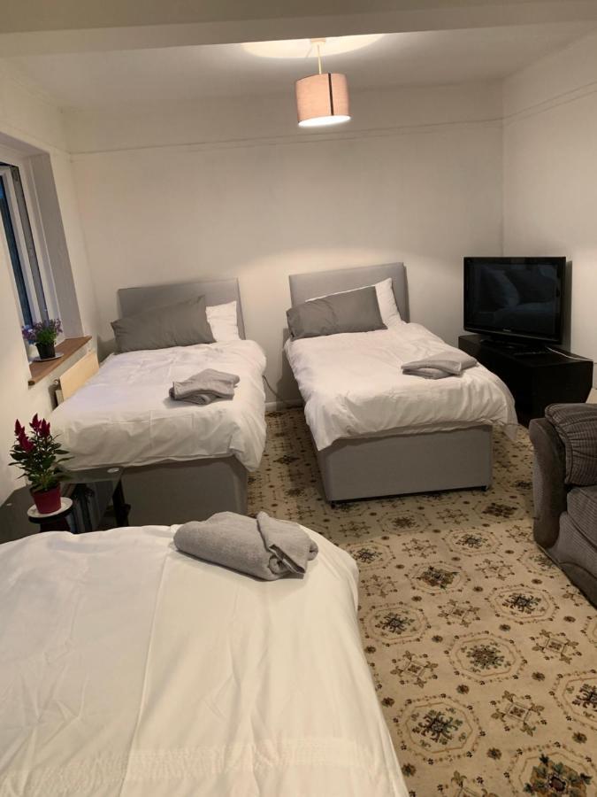 Отель Debbie'S Digs Ашфорд Экстерьер фото